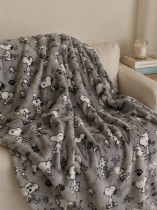 Berkshire Other - Peanuts Snoopy Throw Blanket